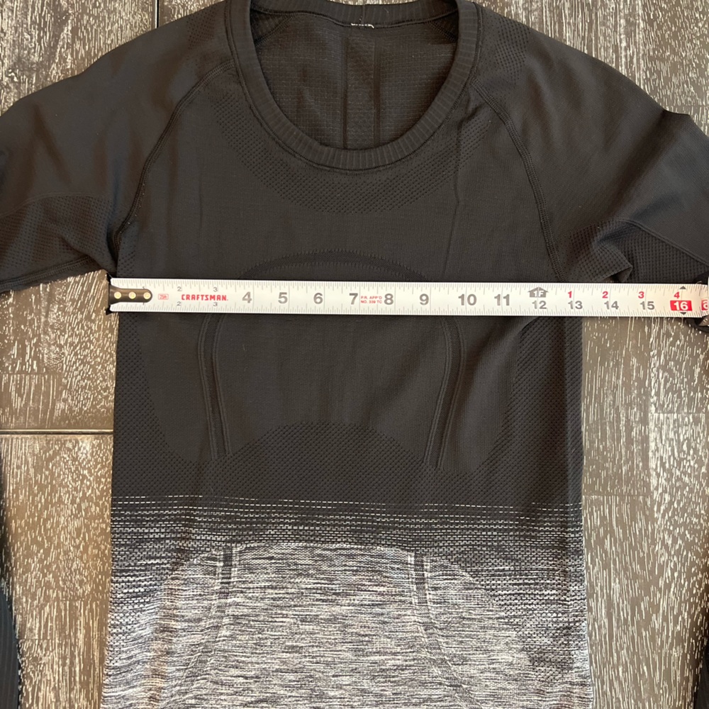 Lululemon Swiftly Tech Long Sleeve Crew in White/Black - Picture 2 of 7
